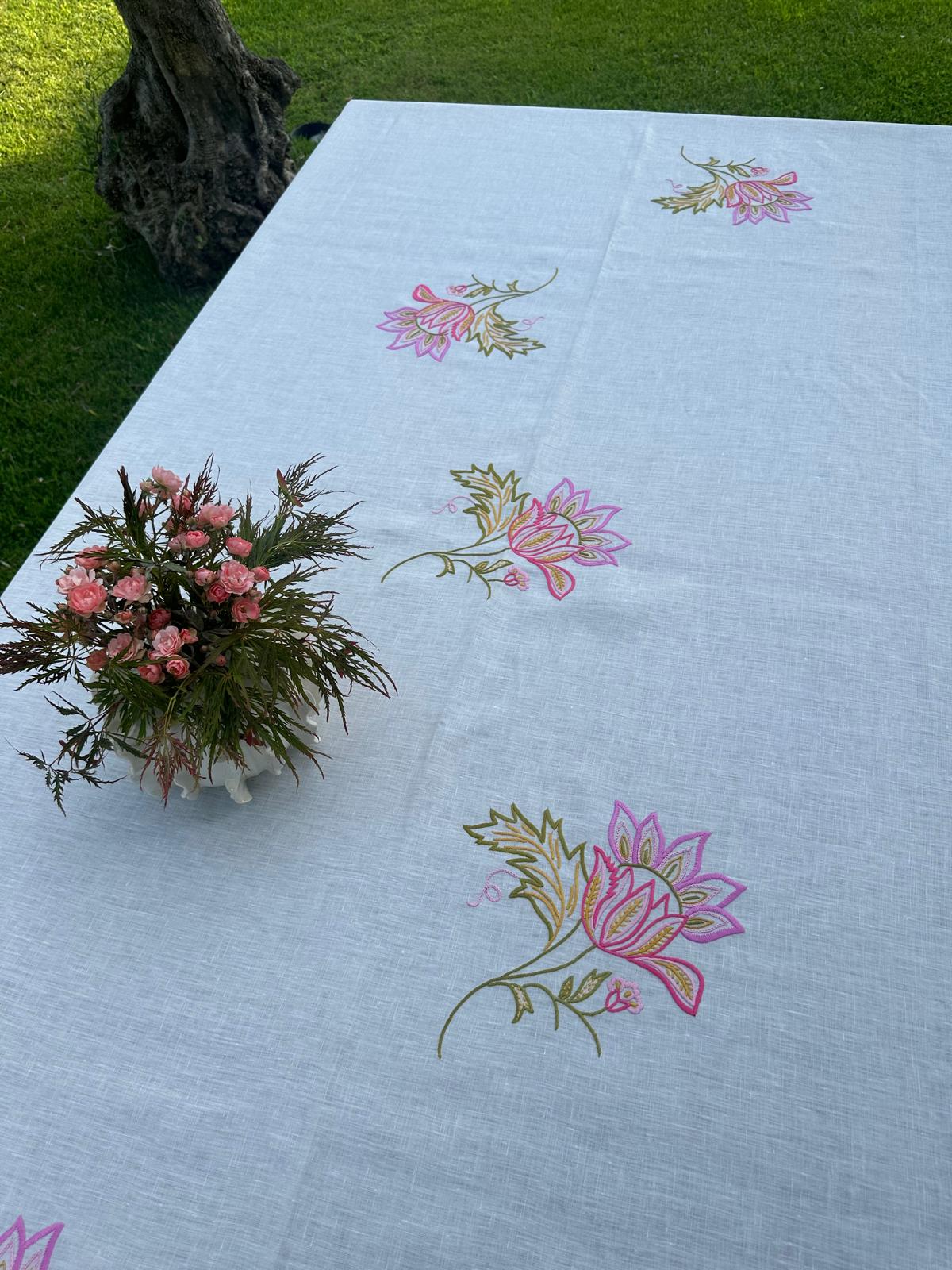Toalha de Mesa Bordada