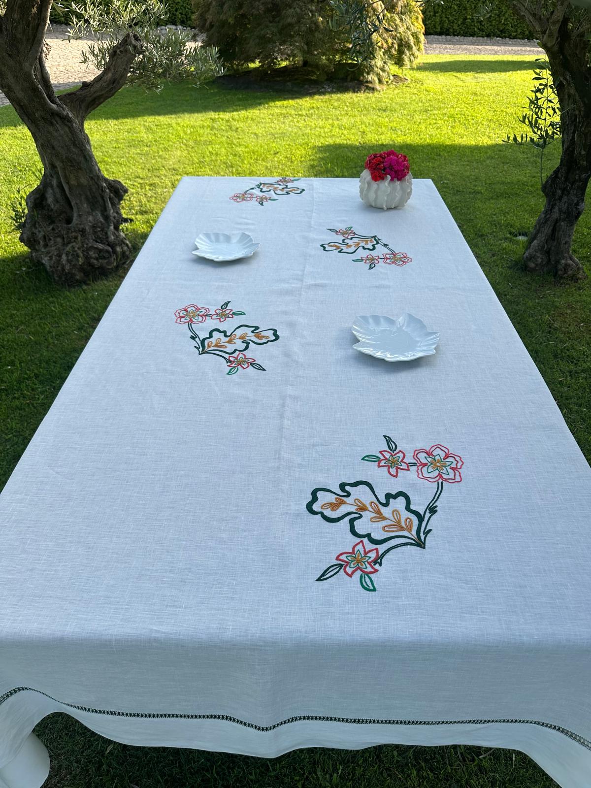 Toalha de Mesa Bordada